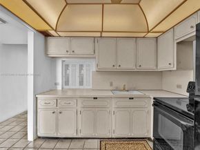 445 NE 195th St 431, Miami FL 33179