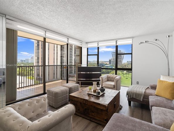 20301 W Country Club Dr 829, Aventura FL 33180