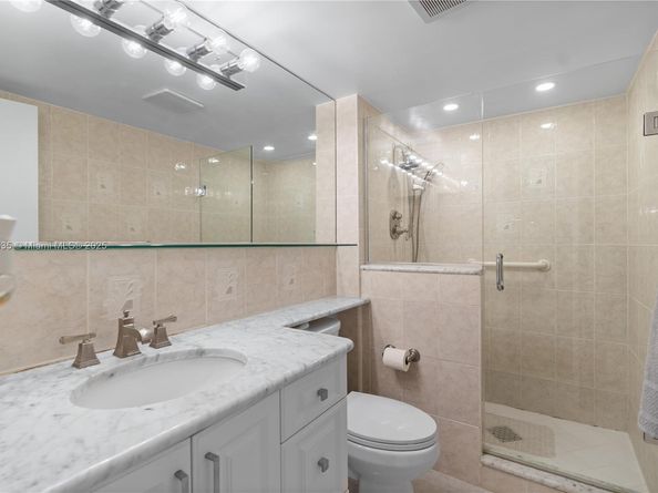 20301 W Country Club Dr 829, Aventura FL 33180