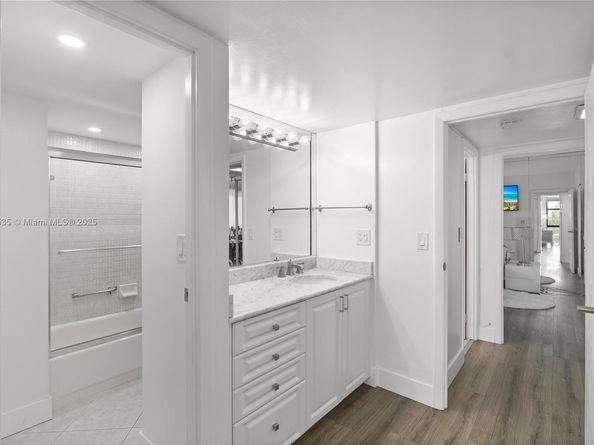 20301 W Country Club Dr 829, Aventura FL 33180