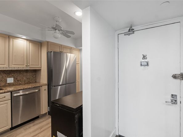 20301 W Country Club Dr 829, Aventura FL 33180