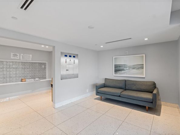 20301 W Country Club Dr 829, Aventura FL 33180