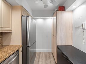 20301 W Country Club Dr 829, Aventura FL 33180