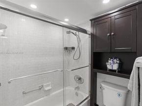 20301 W Country Club Dr 829, Aventura FL 33180