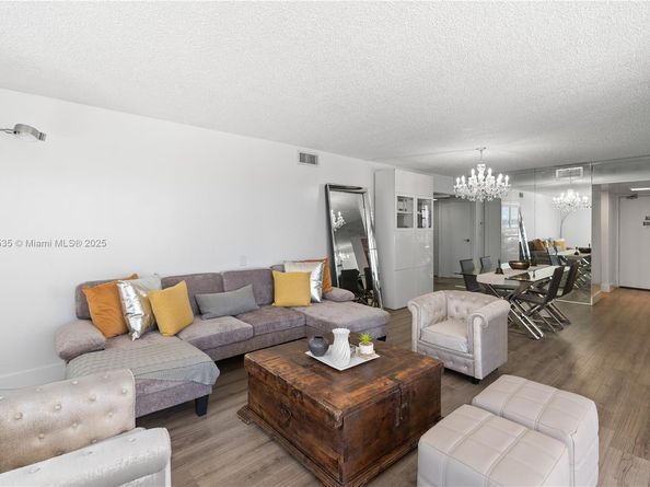 20301 W Country Club Dr 829, Aventura FL 33180