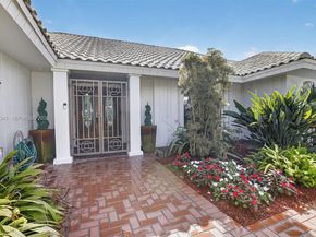 8704 Mahogany Ave, Plantation FL 33324