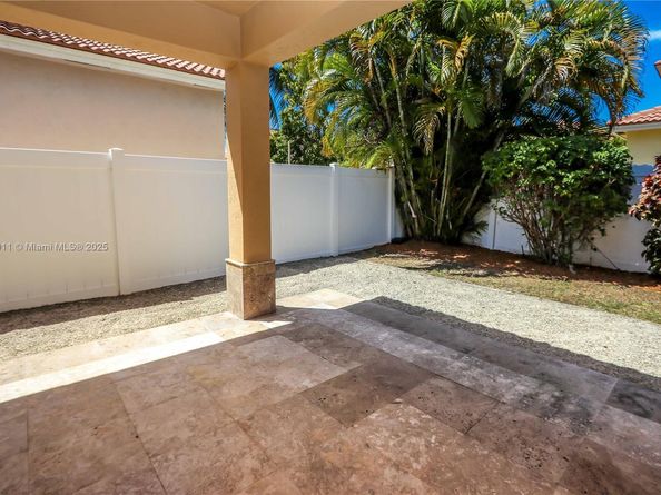 2250 NE 37th Rd, Homestead FL 33033