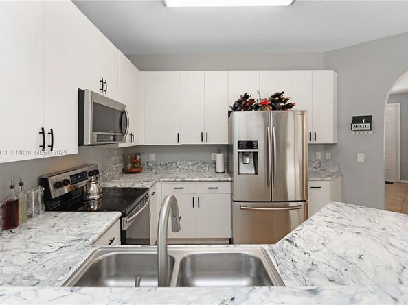 2250 NE 37th Rd, Homestead FL 33033