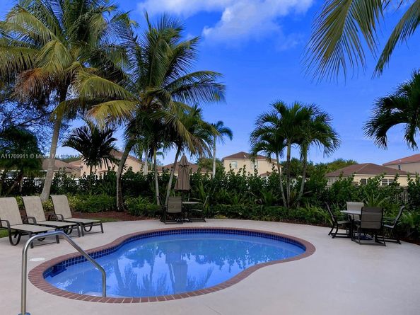 2250 NE 37th Rd, Homestead FL 33033