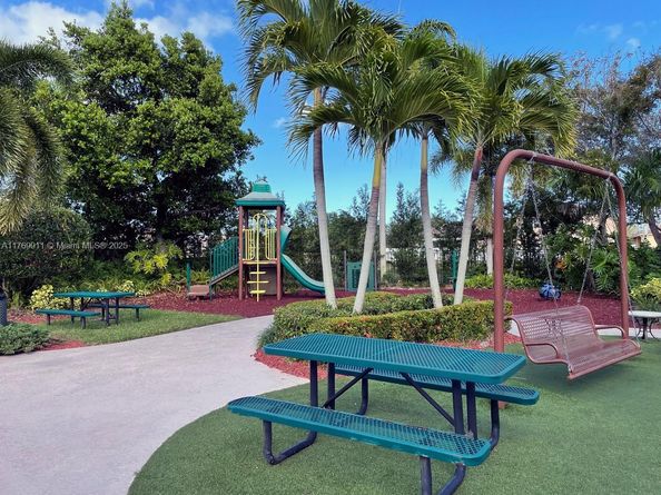 2250 NE 37th Rd, Homestead FL 33033