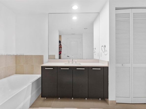 333 NE 24th St 812, Miami FL 33137