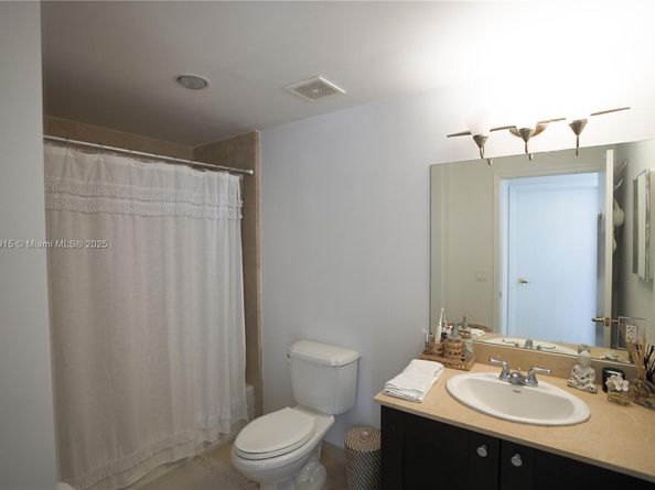 4100 Salzedo St 916, Coral Gables FL 33146