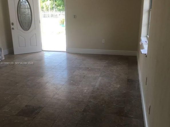 625 E 8th Ct, Hialeah FL 33010