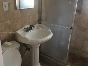 625 E 8th Ct, Hialeah FL 33010