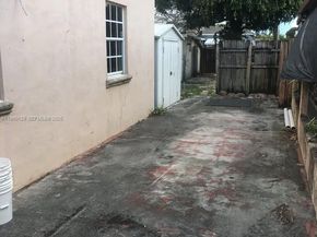 625 E 8th Ct, Hialeah FL 33010