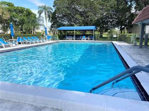 671 S Hollybrook Dr 302, Pembroke Pines FL 33025