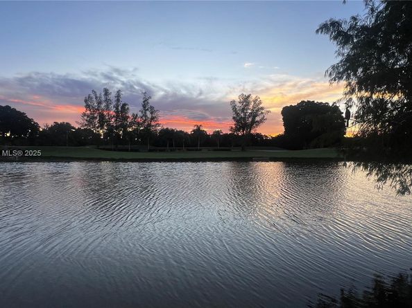 671 S Hollybrook Dr 302, Pembroke Pines FL 33025