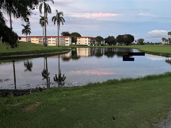 671 S Hollybrook Dr 302, Pembroke Pines FL 33025