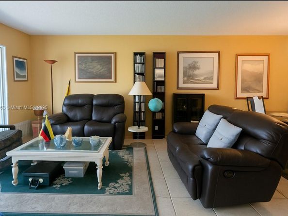 671 S Hollybrook Dr 302, Pembroke Pines FL 33025