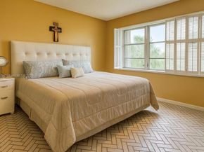 671 S Hollybrook Dr 302, Pembroke Pines FL 33025
