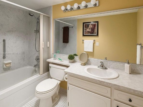 671 S Hollybrook Dr 302, Pembroke Pines FL 33025
