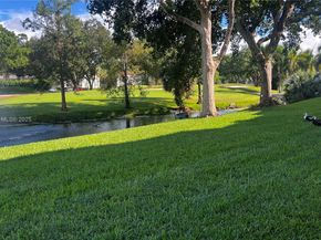 671 S Hollybrook Dr 302, Pembroke Pines FL 33025