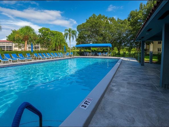 671 S Hollybrook Dr 302, Pembroke Pines FL 33025