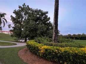 671 S Hollybrook Dr 302, Pembroke Pines FL 33025