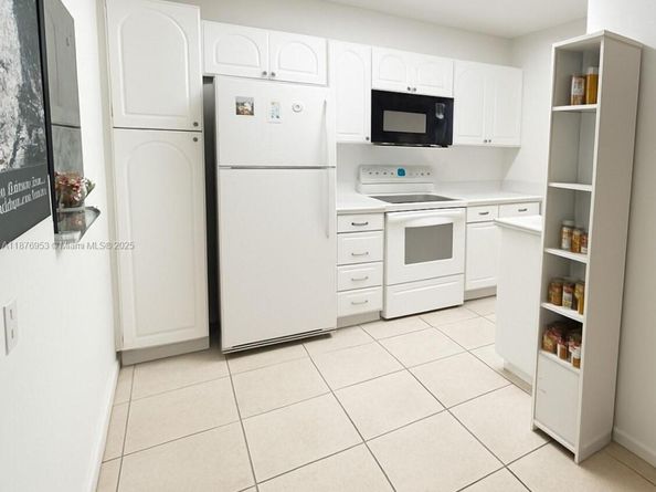 671 S Hollybrook Dr 302, Pembroke Pines FL 33025