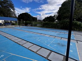 671 S Hollybrook Dr 302, Pembroke Pines FL 33025