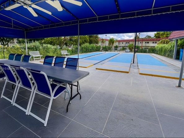 671 S Hollybrook Dr 302, Pembroke Pines FL 33025