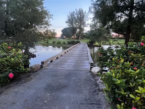 671 S Hollybrook Dr 302, Pembroke Pines FL 33025
