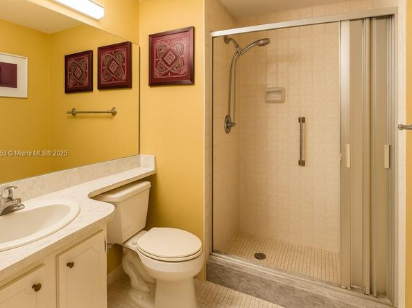671 S Hollybrook Dr 302, Pembroke Pines FL 33025