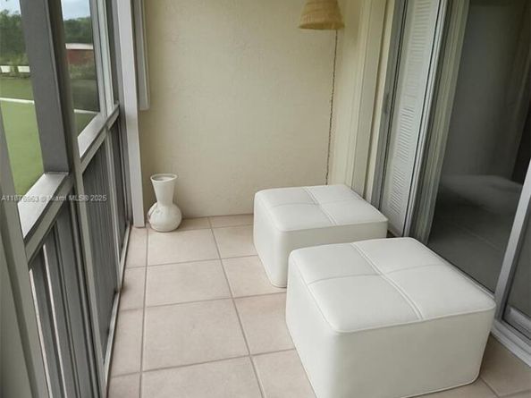 671 S Hollybrook Dr 302, Pembroke Pines FL 33025