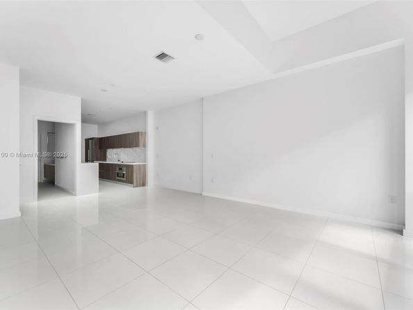 851 NE 1st ave 505, Miami FL 33132