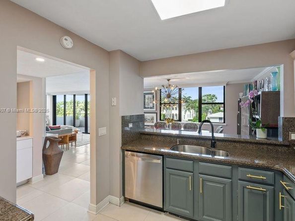 9660 W Bay Harbor Dr 3B, Bay Harbor Islands FL 33154