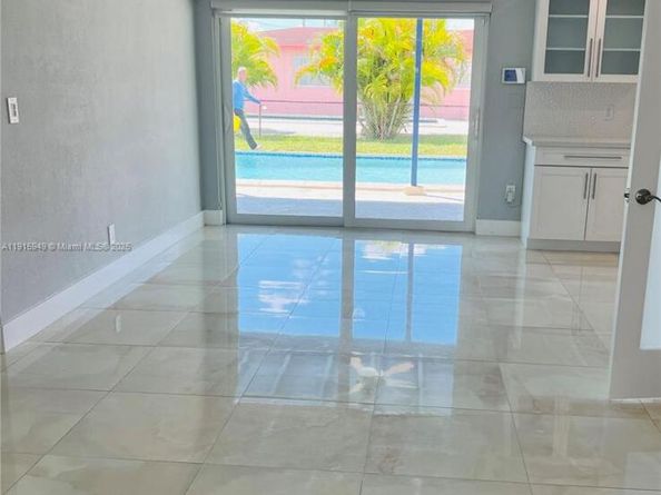 8700 SW 42nd Ter, Miami FL 33165