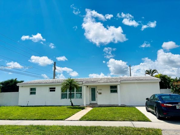 8700 SW 42nd Ter, Miami FL 33165