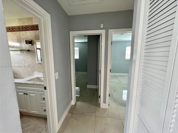 8700 SW 42nd Ter, Miami FL 33165