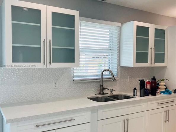 8700 SW 42nd Ter, Miami FL 33165