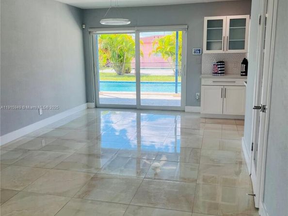 8700 SW 42nd Ter, Miami FL 33165