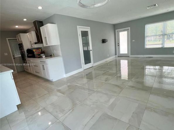 8700 SW 42nd Ter, Miami FL 33165