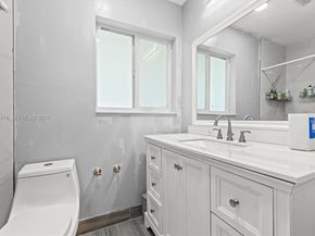 200 NW 33rd St, Oakland Park FL 33309