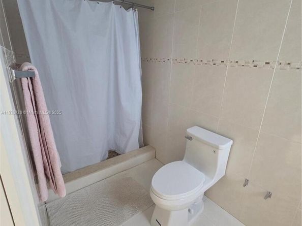 620 NE 12th Ave 101, Hallandale Beach FL 33009