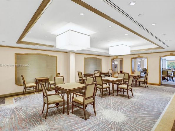 19667 Turnberry Way 7B, Aventura FL 33180