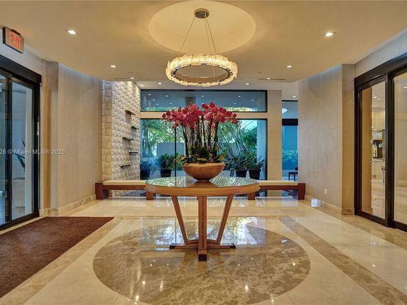 19667 Turnberry Way 7B, Aventura FL 33180