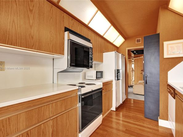 19667 Turnberry Way 7B, Aventura FL 33180