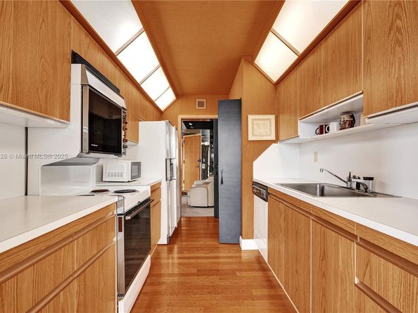 19667 Turnberry Way 7B, Aventura FL 33180