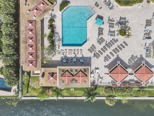 19667 Turnberry Way 7B, Aventura FL 33180