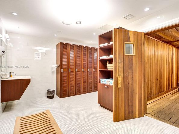 19667 Turnberry Way 7B, Aventura FL 33180